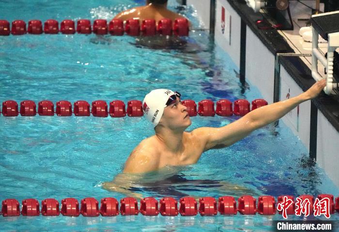 孙杨复出首秀预赛夺魁 家人支持成关键助力