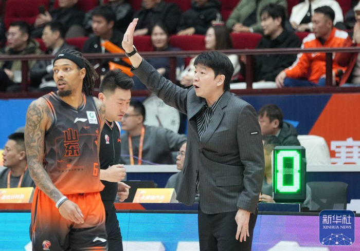 中国女足迎战澳大利亚争夺决赛席位，山东男篮