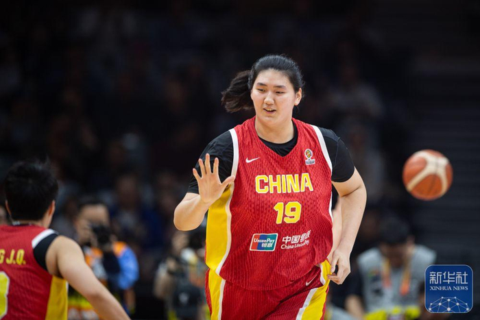 中国女足迎战澳大利亚争夺决赛席位，山东男篮