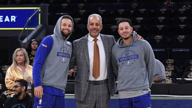 库里右膝伤势恢复良好或复出时间确定 勇士季后