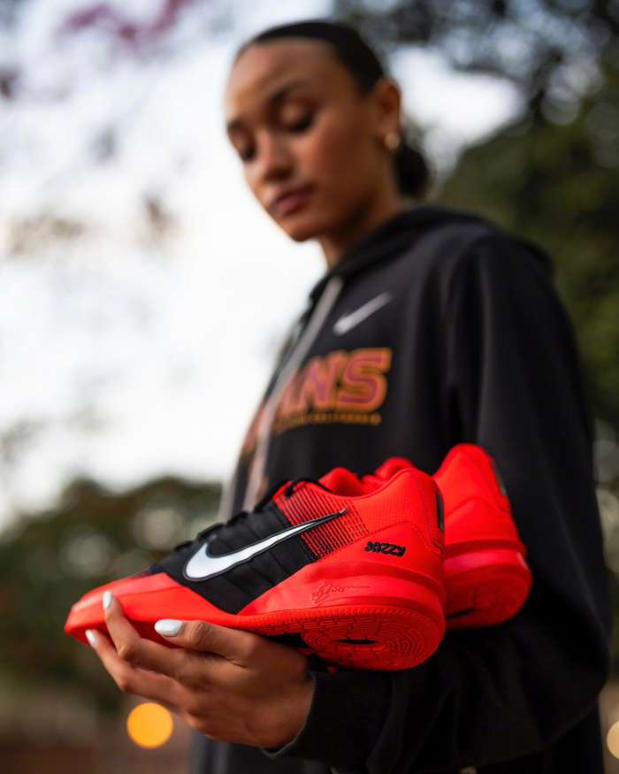 南加大女篮球员获多品牌球鞋赞助引热议