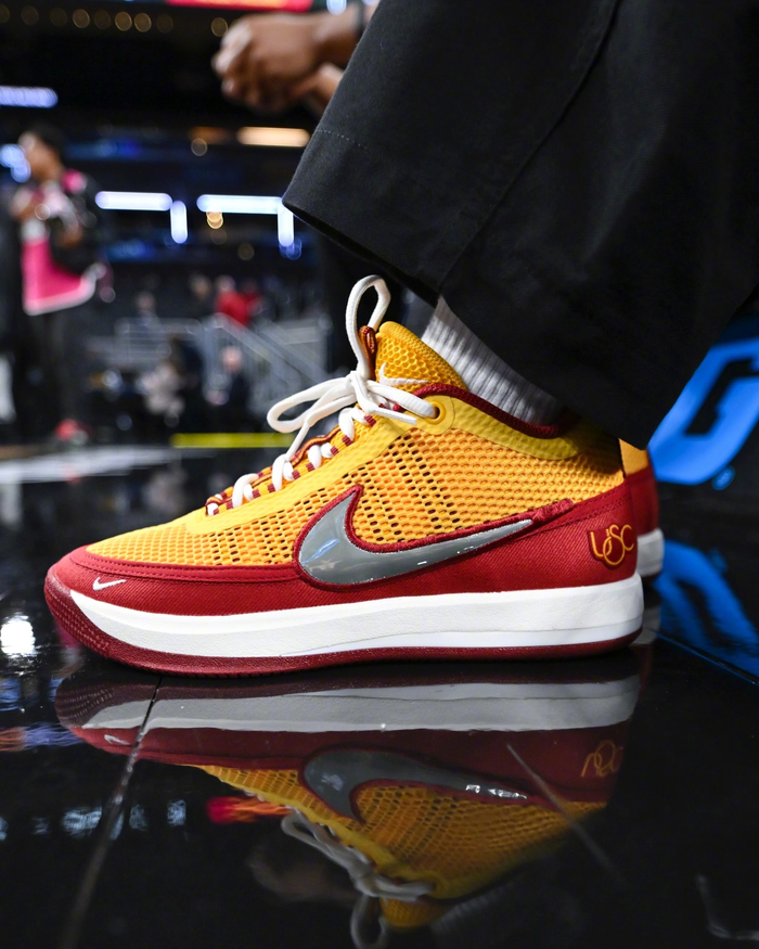 南加大女篮球员获多品牌球鞋赞助引热议