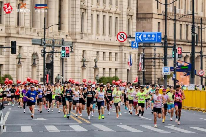 轮滑与路跑双轨并行的半程马拉松创新办赛模式