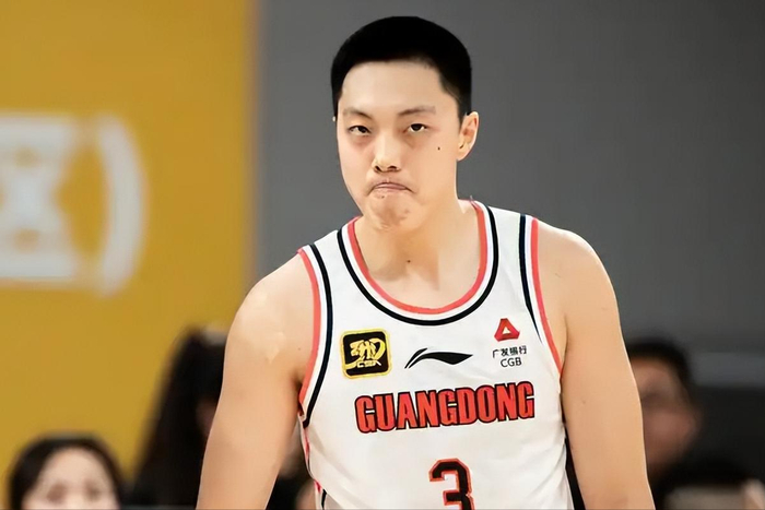 广东男篮晋级季后赛下一轮 胡明轩尿检通过 双塔