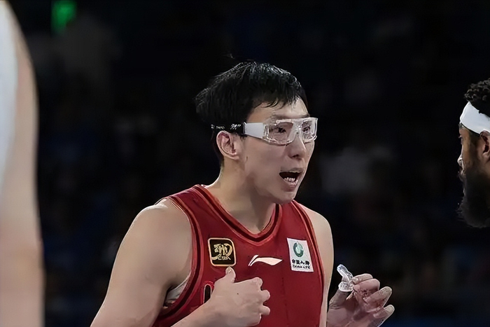 广东男篮晋级季后赛下一轮 胡明轩尿检通过 双塔