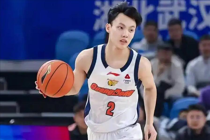 广东男篮晋级季后赛下一轮 胡明轩尿检通过 双塔