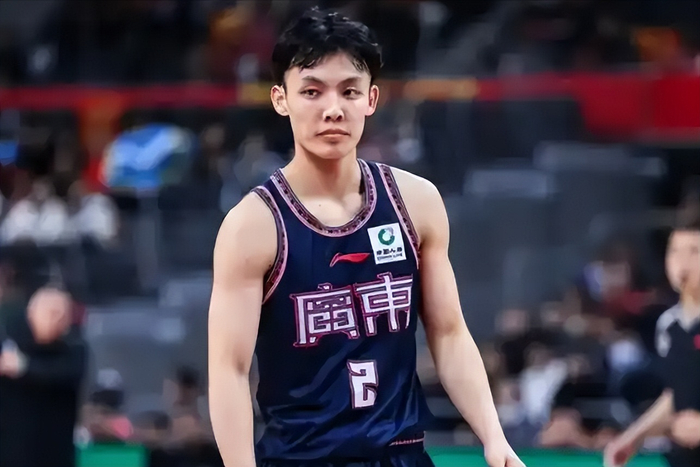 广东男篮晋级季后赛下一轮 胡明轩尿检通过 双塔