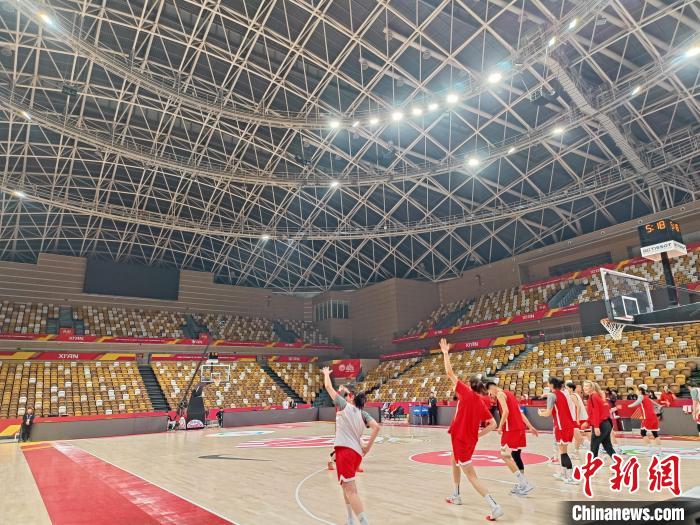 中国女篮公布12人名单备战奥运资格赛：武桐桐回